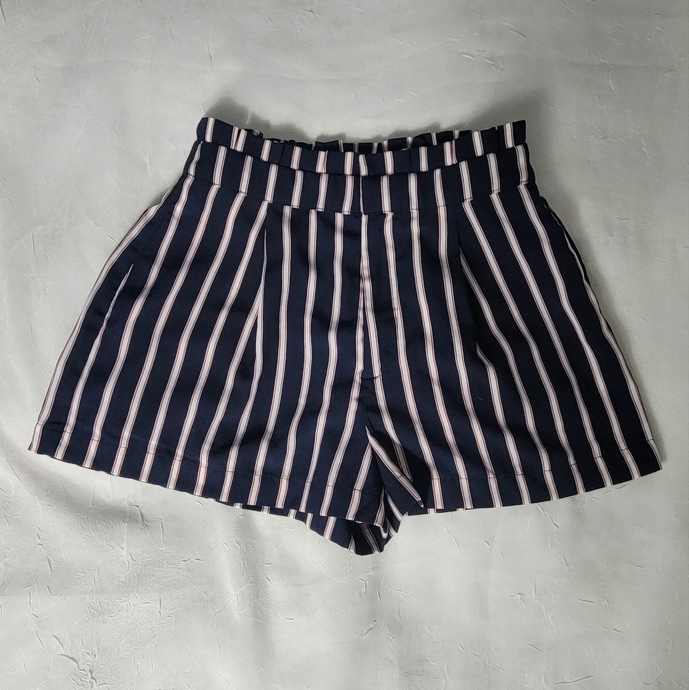 Forever 21 Navy Striped Shorts Size Small